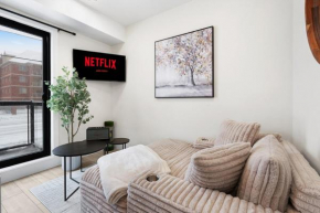 Cozy 2BR Suite with Parking & Close to Niagara Falls and Sleeps 6 Guests